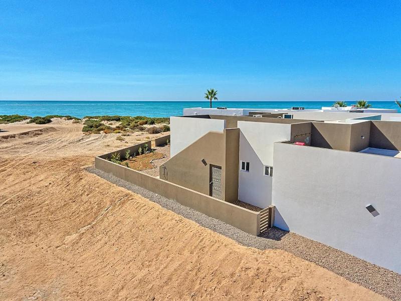 Beachfront Home Luxury Laguna Shores Resort - image 31