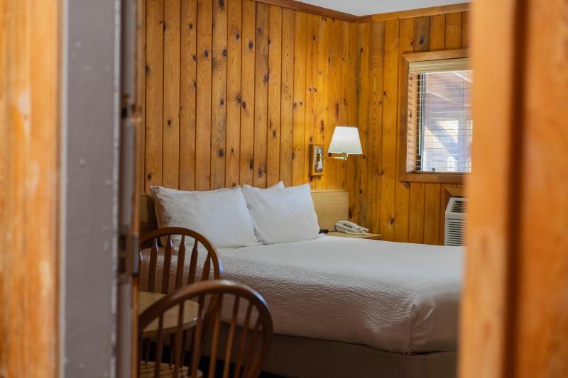 Red Stone Inn - image 32