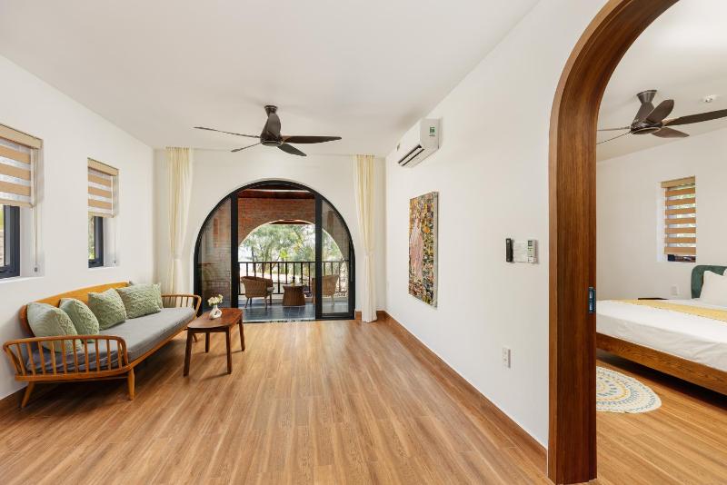 Salt Villa 5BR Beachside by HÙA Homes - image 5