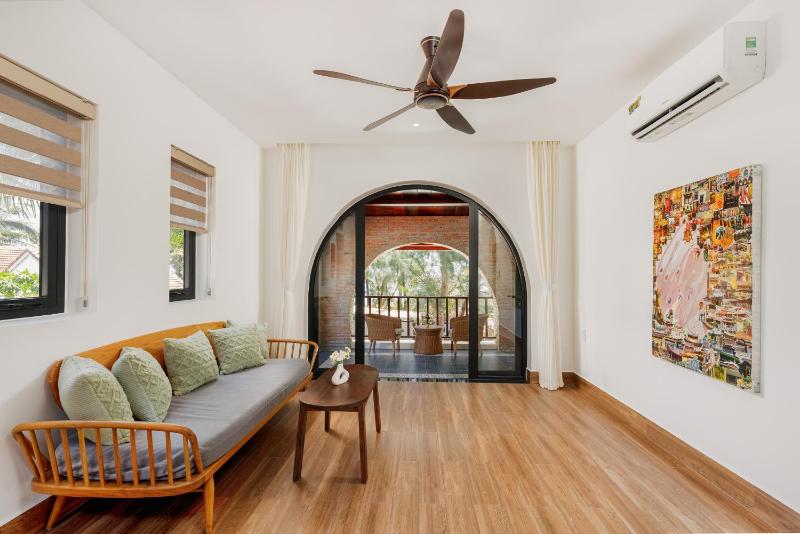 Salt Villa 5BR Beachside by HÙA Homes - image 9