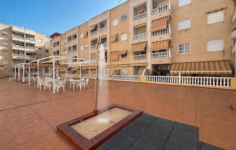 2 Bedroom Lovely Apartment In Torrevieja - image 3