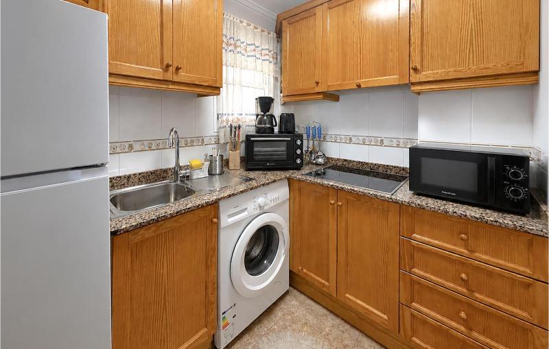 2 Bedroom Lovely Apartment In Torrevieja - image 13