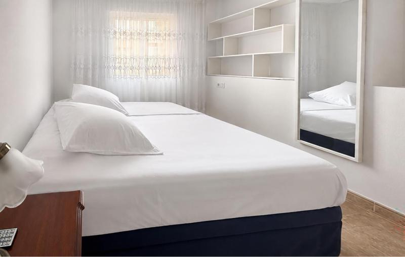 2 Bedroom Lovely Apartment In Torrevieja - image 2