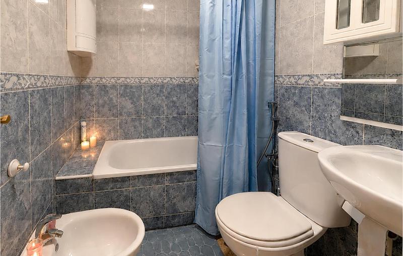 2 Bedroom Lovely Apartment In Torrevieja - image 6
