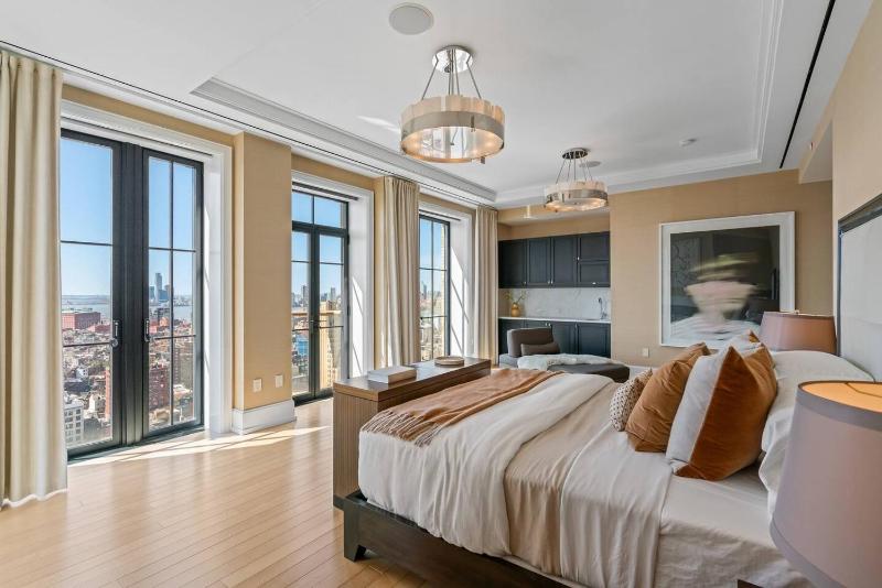 Penthouse Modern Spacious bedrooms - image 15