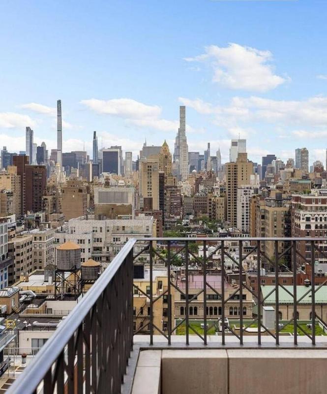 Penthouse with Private Rooftop Terrace - image 11