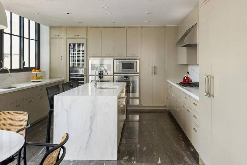 Penthouse with Private Rooftop Terrace - image 10