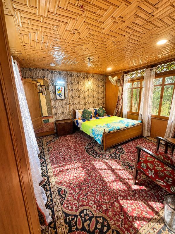 Dal lake Retreat Houseboat - image 8