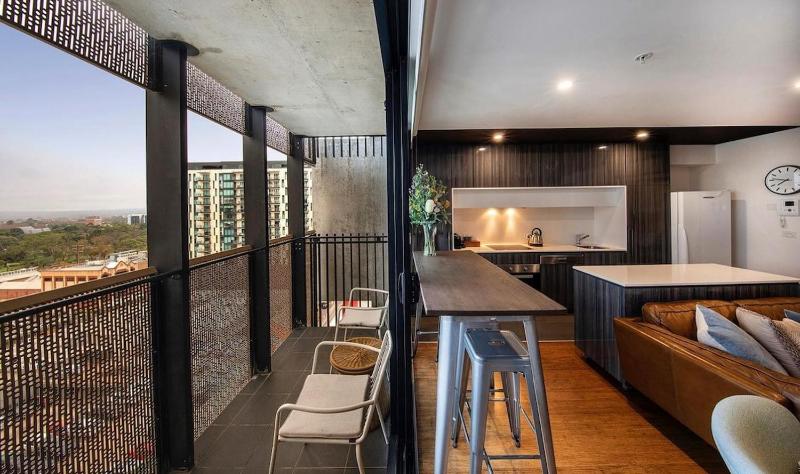 Family friendly apartment in CBD - image 3