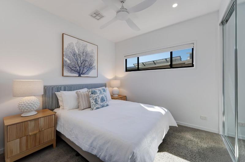 10 Landsborough Pde - image 8
