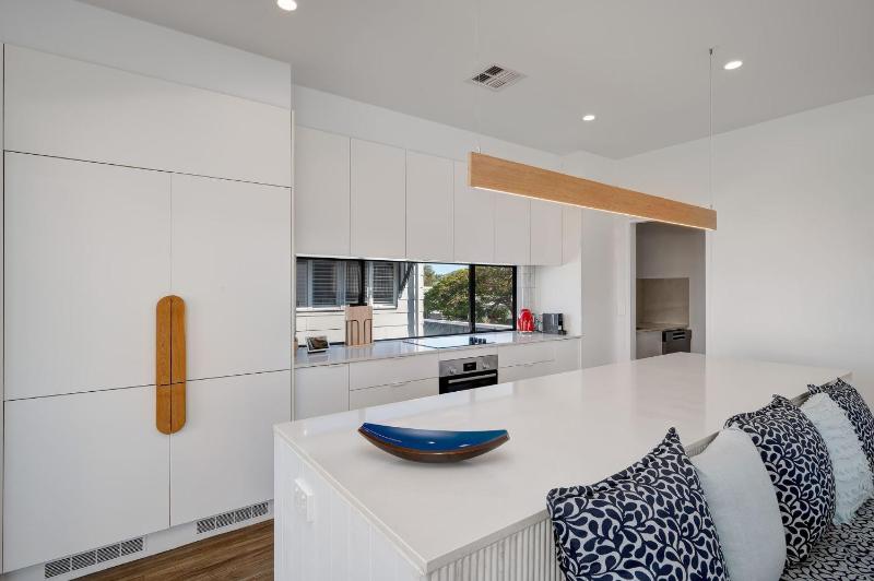 10 Landsborough Pde - image 11