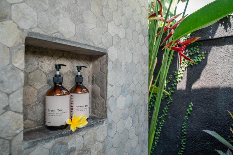 Wirtiga - Elegant 3bdr villa in the heart of Canggu! PROMO! - image 17