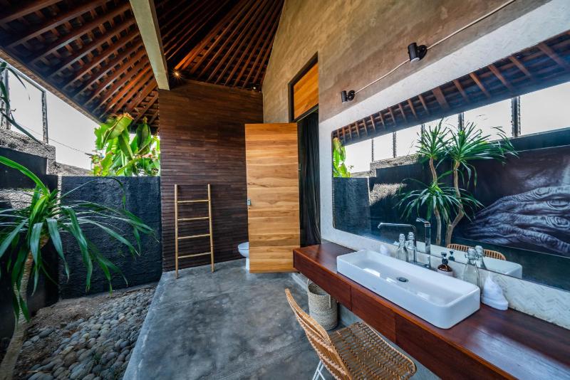Wirtiga - Elegant 3bdr villa in the heart of Canggu! PROMO! - image 3