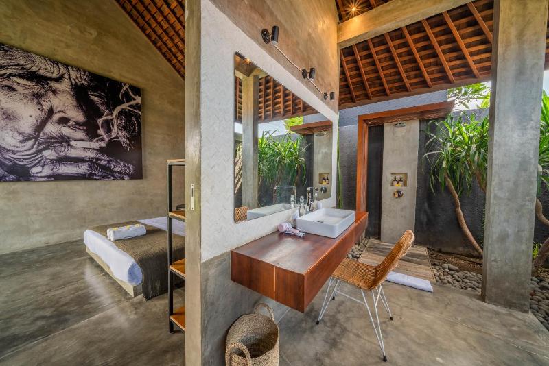 Wirtiga - Elegant 3bdr villa in the heart of Canggu! PROMO! - image 4