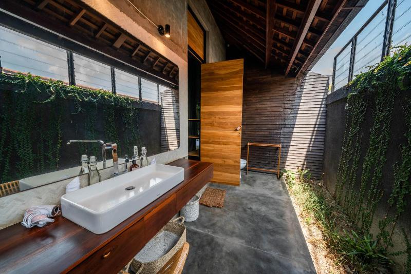 Wirtiga - Elegant 3bdr villa in the heart of Canggu! PROMO! - image 45