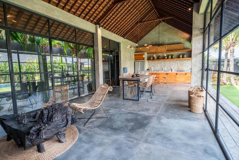 Wirtiga - Elegant 3bdr villa in the heart of Canggu! PROMO! - image 19