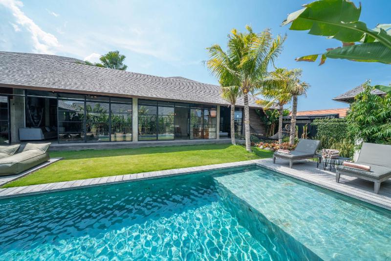 Wirtiga - Elegant 3bdr villa in the heart of Canggu! PROMO! - image 14