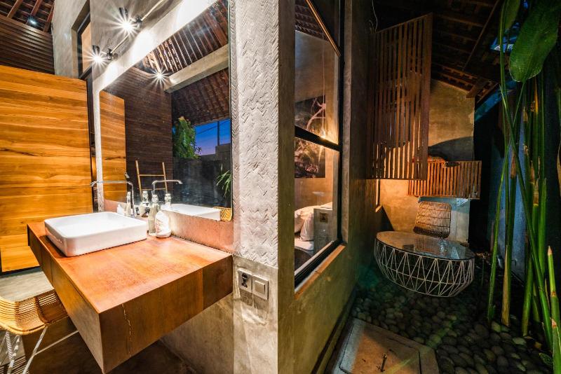Wirtiga - Elegant 3bdr villa in the heart of Canggu! PROMO! - image 5