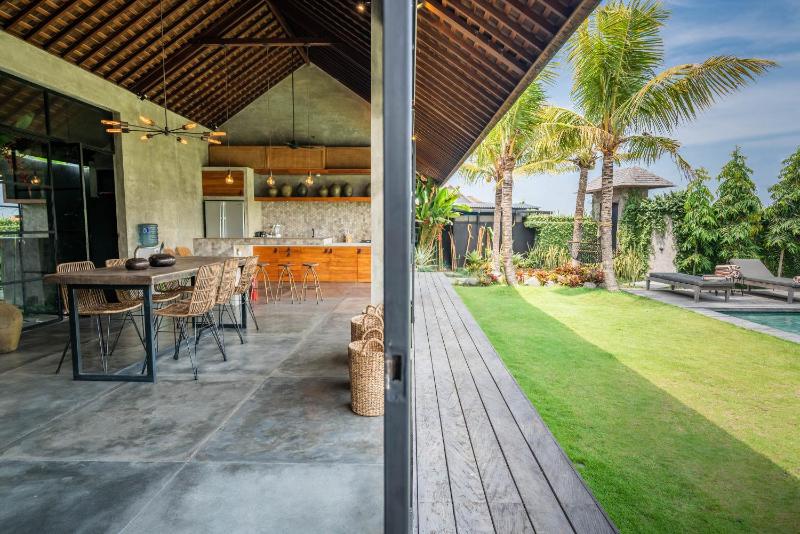 Wirtiga - Elegant 3bdr villa in the heart of Canggu! PROMO! - image 20