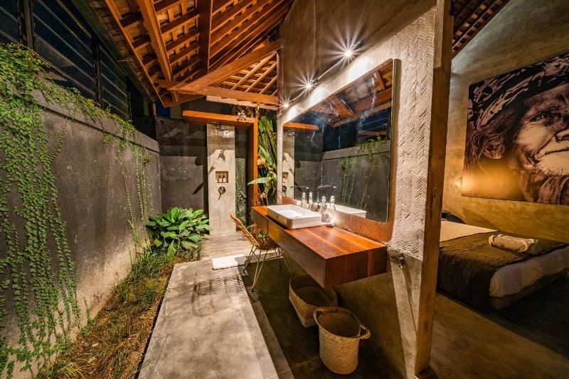 Wirtiga - Elegant 3bdr villa in the heart of Canggu! PROMO! - image 11