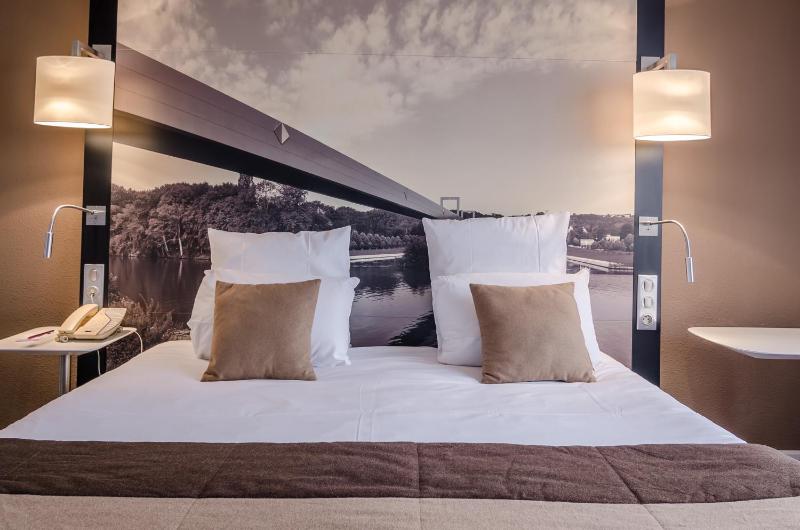 Classic Double Room image 4