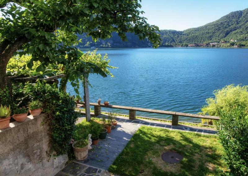 Mansarda Verde by Quokka 360 - Cozy Attic Apartment with Lake View - image 34