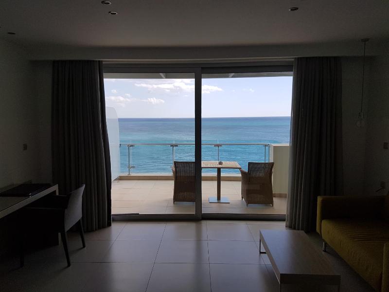 Suite with Sea View image 2