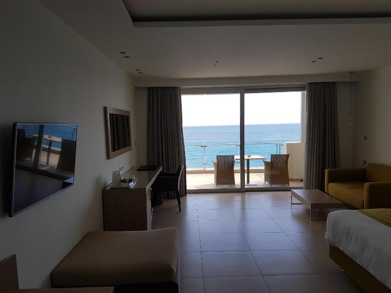 Suite with Sea View image 3