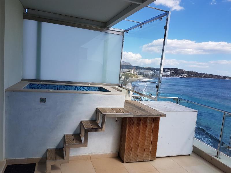 Suite with  Spa Bath and Sea View image 4
