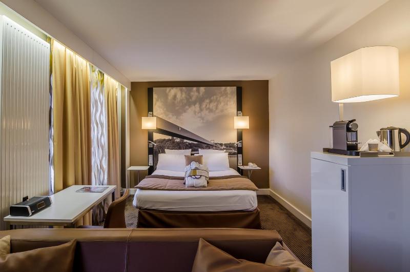 Privilege Double Room with Sofa Bed image 3