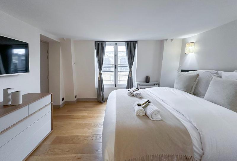 Apartment with lift saint-germain-des-pres - image 11