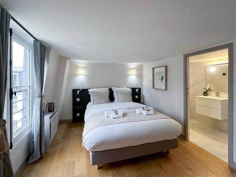 Apartment with lift saint-germain-des-pres - image 10