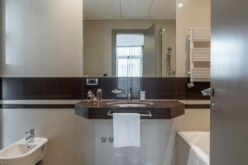 Lovely 2 Bed Home in Downtown - image 8