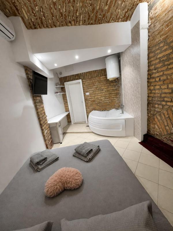 Rustic Jacuzzi apartment - image 10