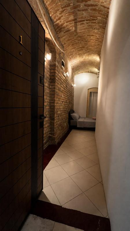 Rustic Jacuzzi apartment - image 11