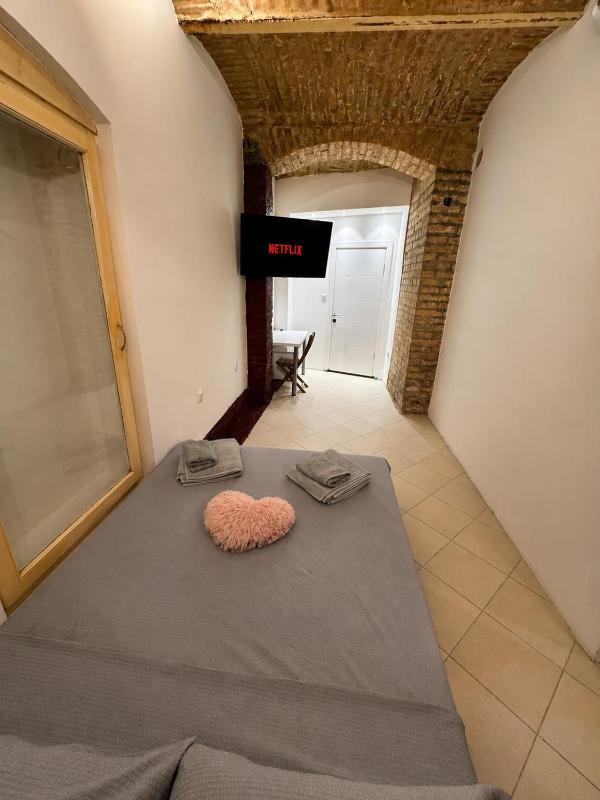 Rustic Jacuzzi apartment - image 6