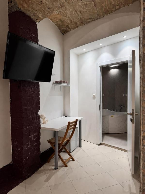 Rustic Jacuzzi apartment - image 16