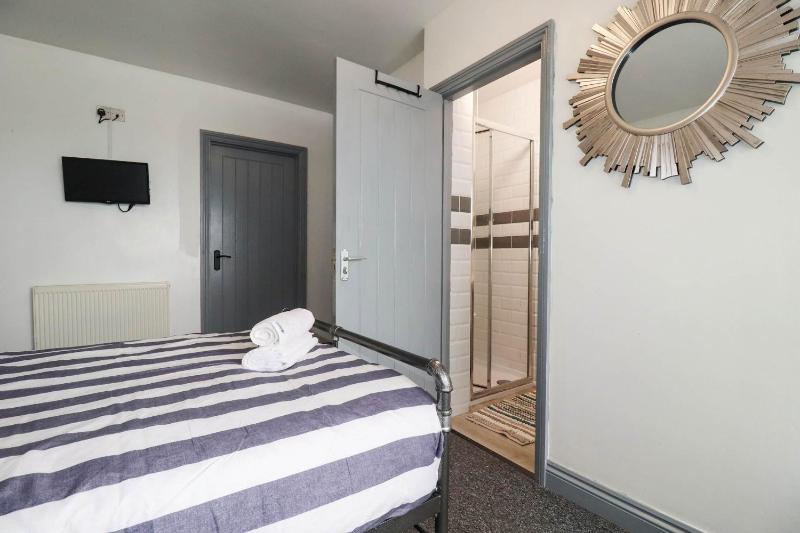 Shoreline Studio Room No 5 - image 7