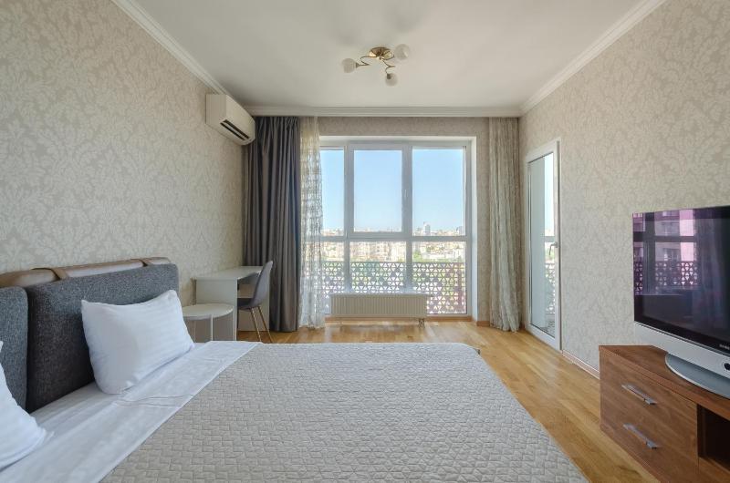 18-90b Kvartet Vasyl Lypkivskyi 16b Kyiv railway station metro nearby stunning city view Petrovdom Apartment - image 12