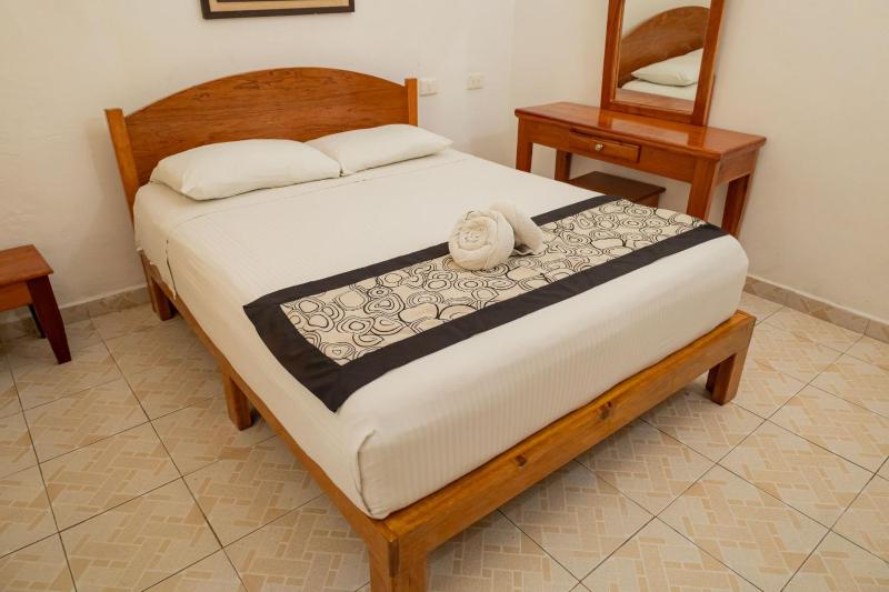 Hotel Las Palmas en Laurel - image 15