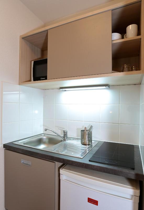 Studio (2 Adults) image 2