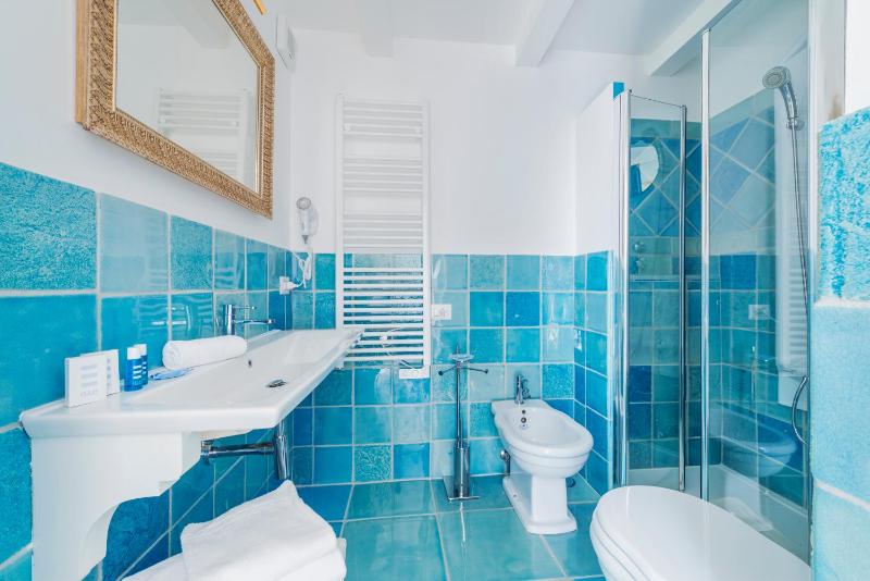 Triple Room with Balcony image 4