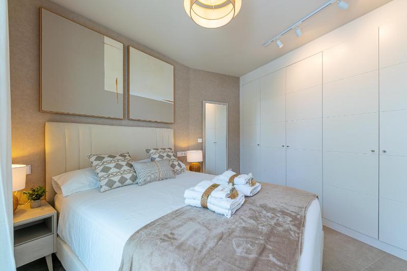 797 HOLIDAY RENTALS - Lujoso piso con piscina privada - image 13