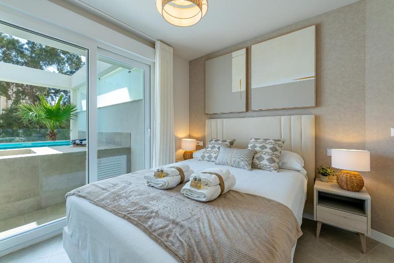 797 HOLIDAY RENTALS - Lujoso piso con piscina privada - image 17