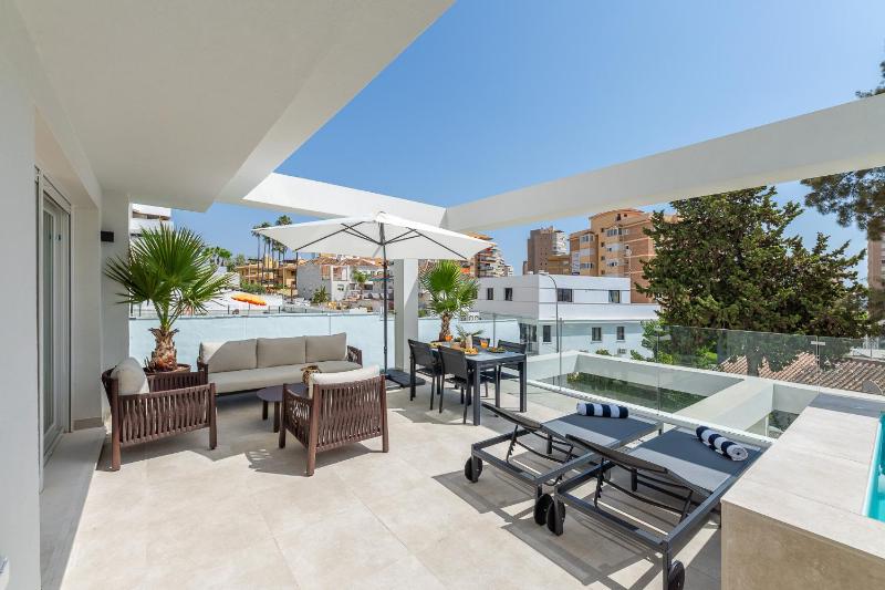 797 HOLIDAY RENTALS - Lujoso piso con piscina privada - image 24