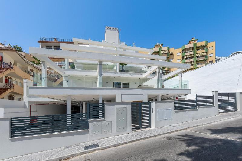 797 HOLIDAY RENTALS - Lujoso piso con piscina privada - image 25