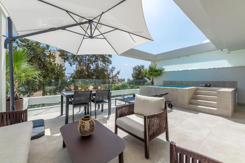 797 HOLIDAY RENTALS - Lujoso piso con piscina privada - image 4