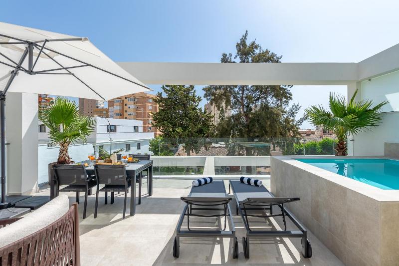 797 HOLIDAY RENTALS - Lujoso piso con piscina privada - image 9