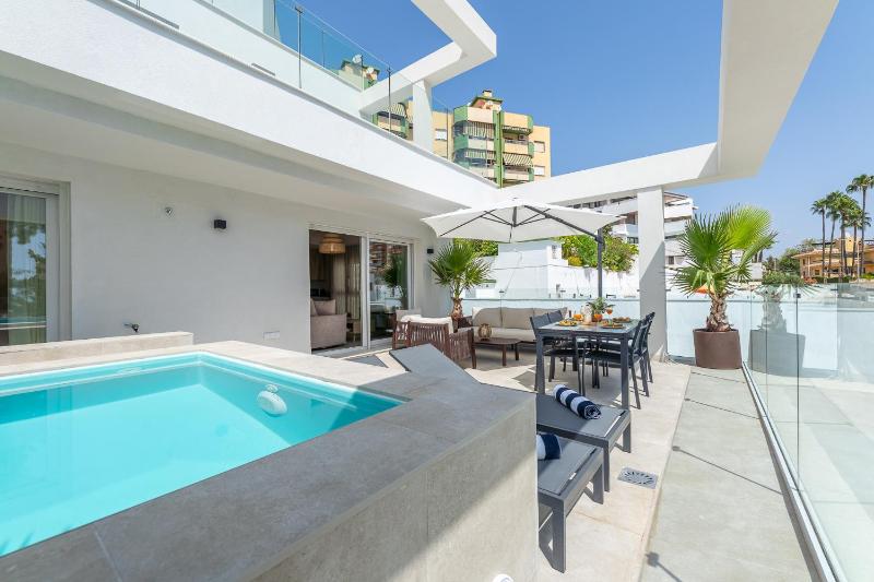 797 HOLIDAY RENTALS - Lujoso piso con piscina privada - image 22