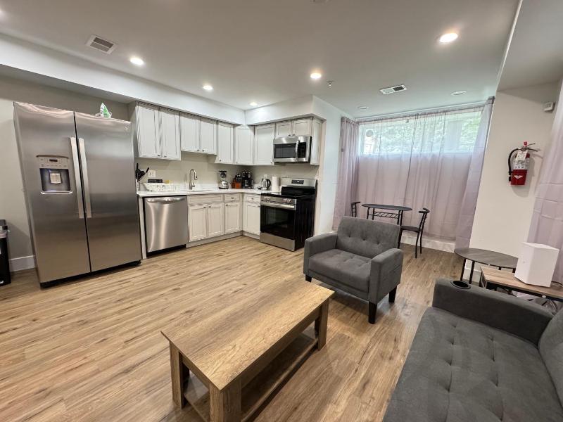 NEW COZY Apartment 2-Bedrooms Easy Parking - image 15